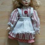 Poupée en porcelaine en bon état