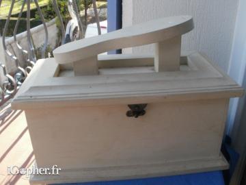 Boite en bois avec repose pied
