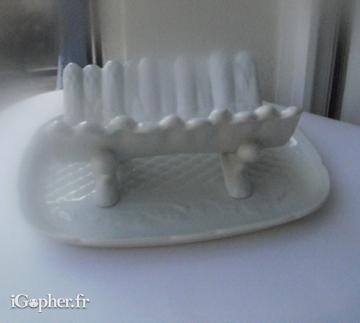 Plat et présentoir à asperge en porcelaine blanche