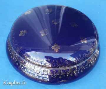 Bonbonnière en porcelaine Art de Limoges bleue et dorée