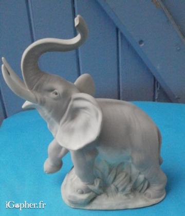 Eléphant en pierre fabriqué en Espagne (Barcelone)