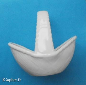 Panier en céramique blanche à l'aspect tressé