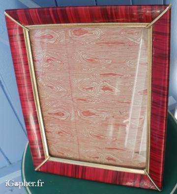 Cadre en bois rouge avec dorures