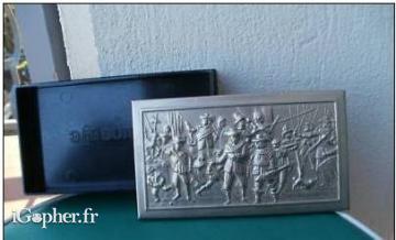 Boite 3 Suisses avec scène de bataille (couvercle métal)