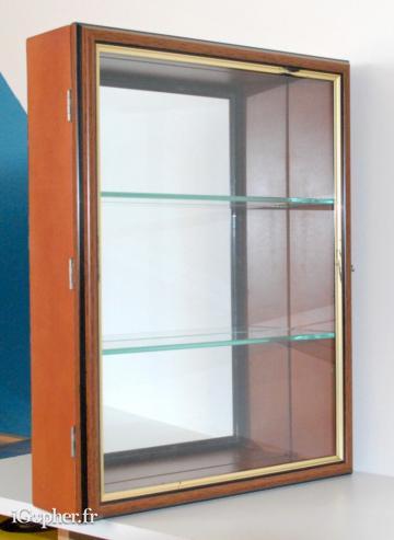 Petite vitrine murale pour objets de collection