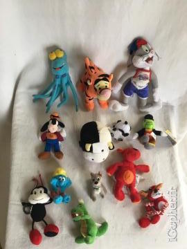 23 petites peluches et porte-clés