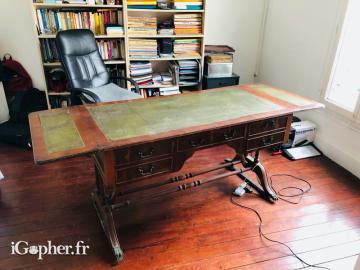 Bureau anglais authentique 1978 en bois naturel