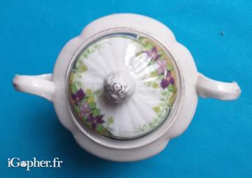 Sucrier ancien avec petites violettes en frise