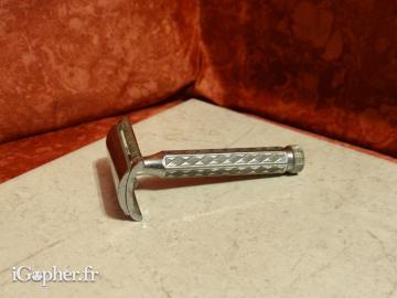 Rasoir de sureté manche ciselé réf 01