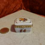 Boite à pilule en porcelaine (Réf. 05)