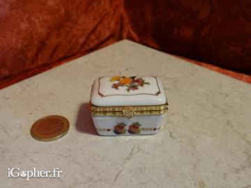 Boite à pilule en porcelaine (Réf. 05)