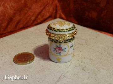 Boite à pilule en porcelaine (Réf. 08)