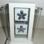 Objet décoratif soliflore en bois blanc