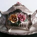 Soupière en porcelaine avec son plateau