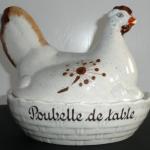 Poubelle de table en forme de poule (faïence de Desvres)