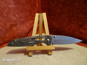 Couteau gotique en métal argenté