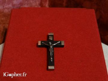 Crucifix en bois (INRI Lourdes)