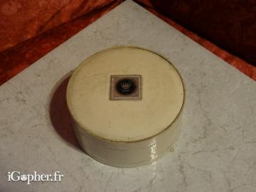 Boîte à poudre perle nacrée Caron