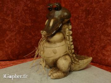 Figurine crocodile en céramique