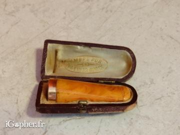 Fume cigarette (ambre et or)