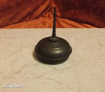 Burette à huile ancienne