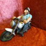 Figurine Johnny Hallyday sur sa moto