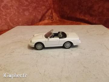 Voiture miniature Alfa Romeo Spider 1989