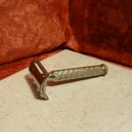 Rasoir de sureté (manche ciselé) - Réf. 02