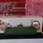 Train miniature : Locomotive 2D2 5302