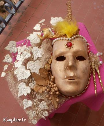 Masque vénitien en plâtre - 47 cm de hauteur