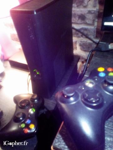 Xbox 360 + 2 manettes + jeux + micro