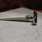 Rasoir Gillette ligne longue (blanc)réf 01