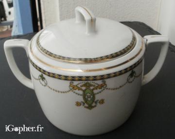 Sucrier en porcelaine (Habsburg)
