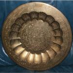 Plateau artisanal en cuivre ciselé