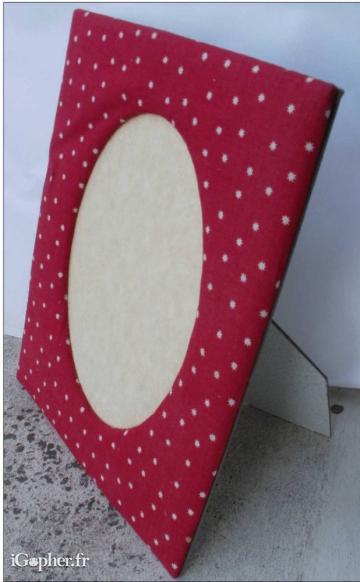 Cadre photo ancien en tissu rouge