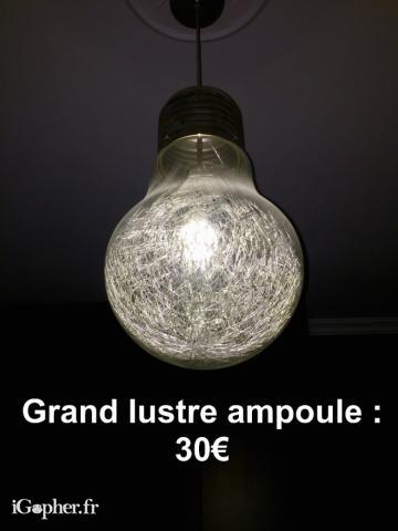 Grand lustre en forme d'ampoule