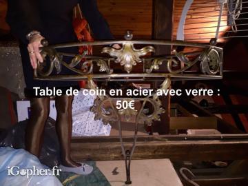 Table de coin en acier avec plateau en verre