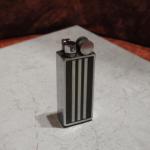 Briquet Dandy rectangulaire et bicolore