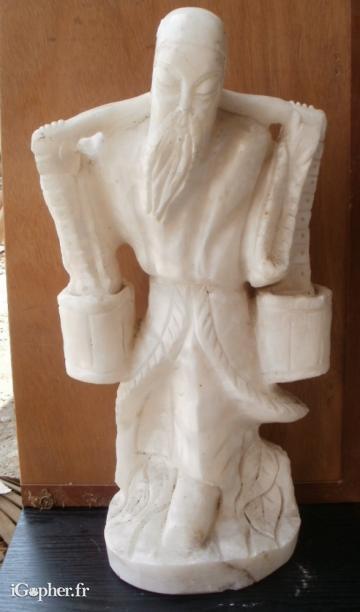 Statue en stéatite d'un chinois porteur d'eau